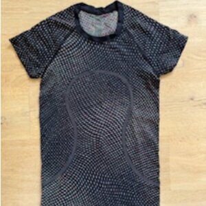 LULULEMON SWIFTY TECH SHORT-SLEEVE SHIRT 2.0 Waist Length  SIZE: 4